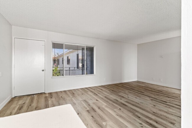 Interior Photo - 1050 Gaviota Avenue