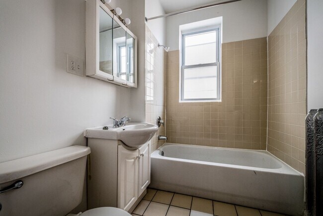 Building Photo - 6748 S Blackstone Ave. 1452-56 E 68th Chicago, IL 60637