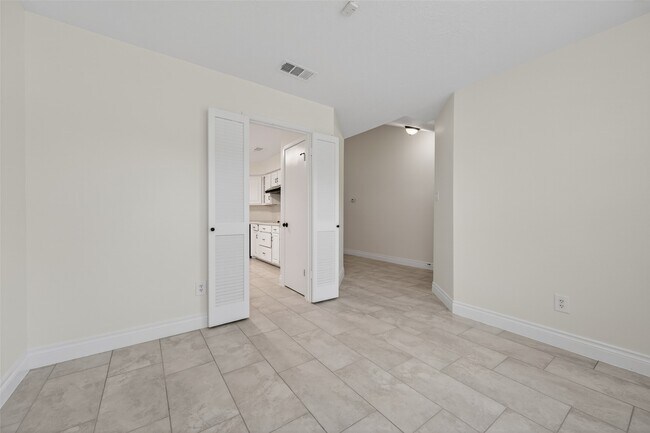 Building Photo - 10706 Lazy Meadows Dr