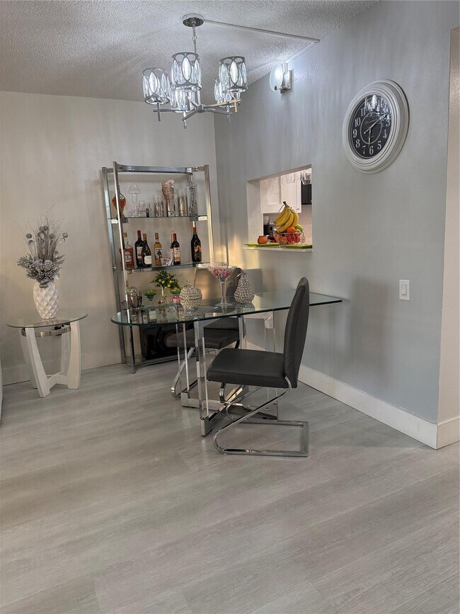 Building Photo - 9360 Lime Bay Blvd