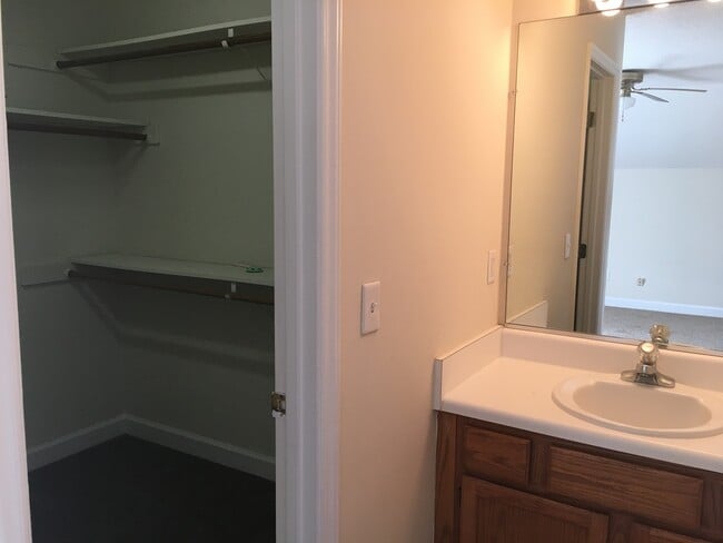 Building Photo - PET FRIENDLY-3 BEDROOM WITH DOWNSTAIRS PRIMARY SUITE- 717 St.Catherines~3 brm 2.5 bath~wood burni...