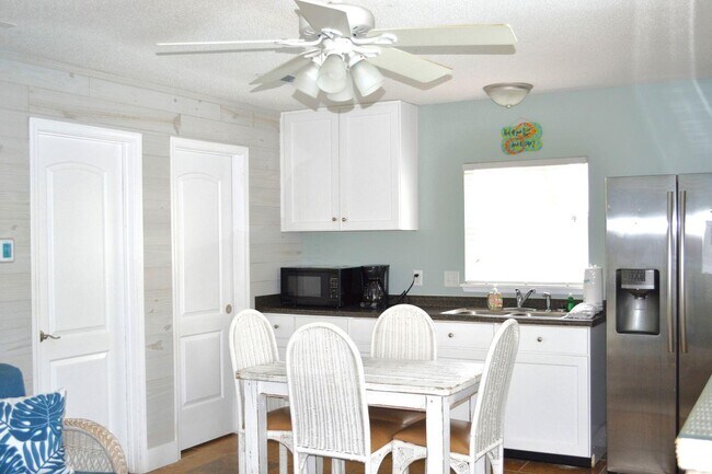 Building Photo - 68 Cobia St