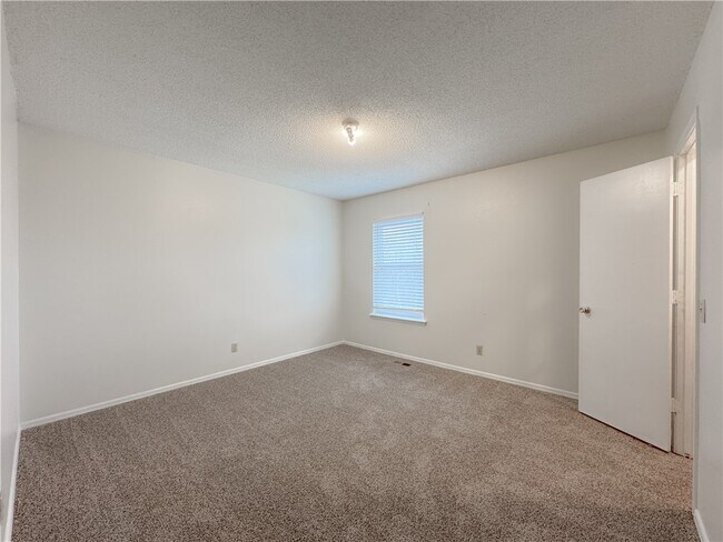 Building Photo - 4114 N Sunflower Cir