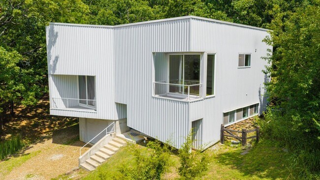 Building Photo - 1124 Heath Dr