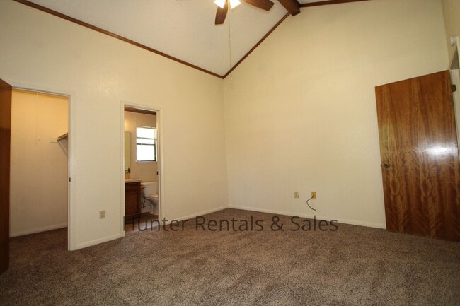 Building Photo - Country Trails Three Bedroom