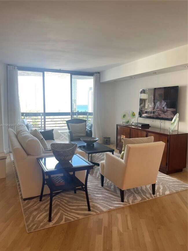 Building Photo - 19101 NE 36th Pl