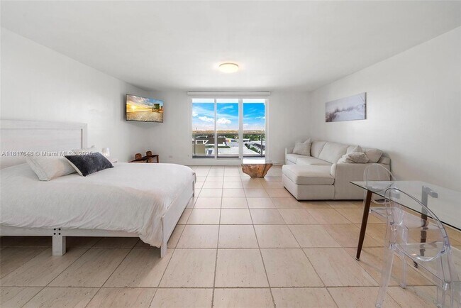 Building Photo - 2301 Collins Ave