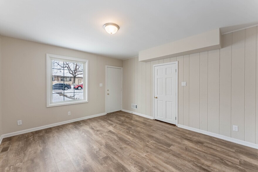 Building Photo - 125 S Main St