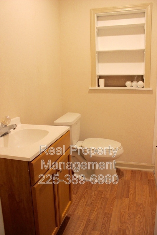 Building Photo - 1208 N Willow Ave