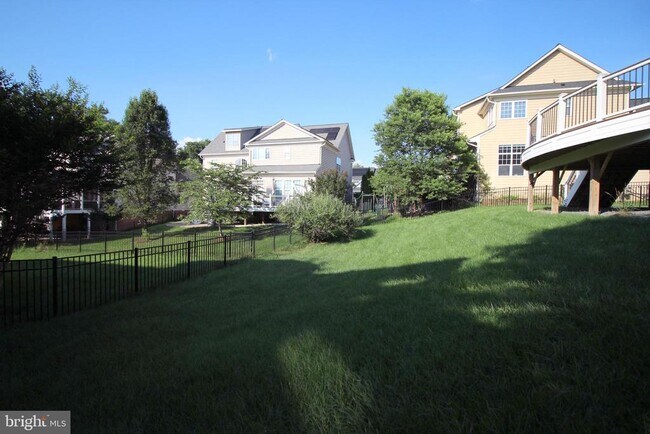 Building Photo - 44136 Riverpoint Dr