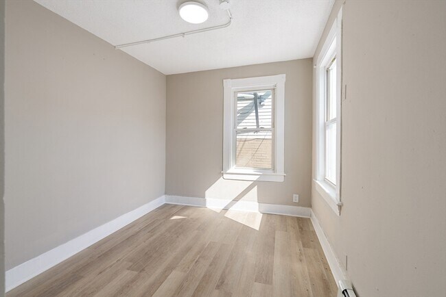 Building Photo - 114 Appleton St