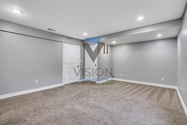 Building Photo - 8766 S 4870 W