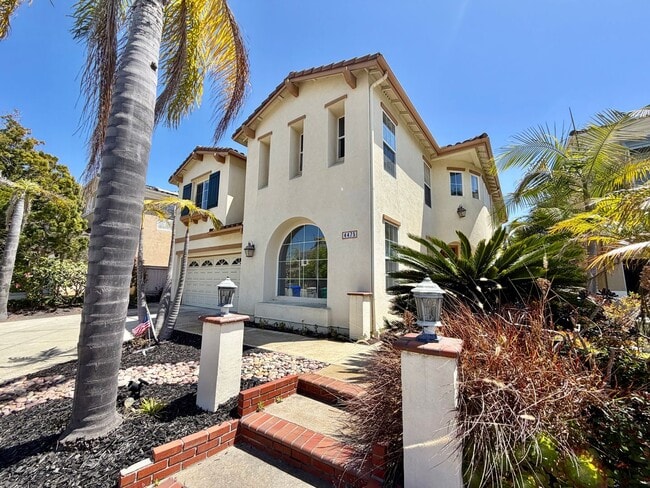 Building Photo - Elegant 5 Bedroom Home With Sweeping Staircase and Tons of Space!