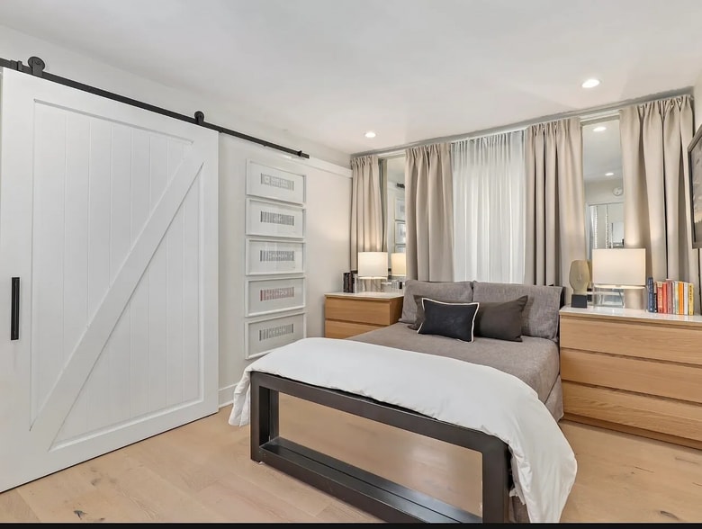 Building Photo - 1340 N Harvard Blvd