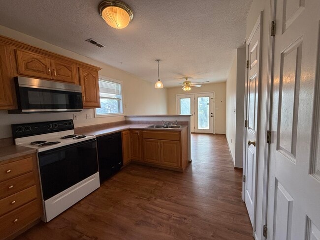 Building Photo - 422 Lasalle Pl