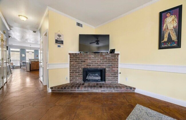 Building Photo - 2065 Peabody Ave