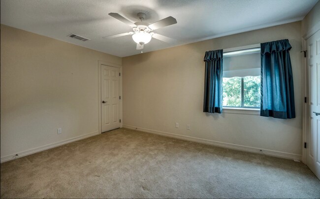 Building Photo - 217 Mecca Dr