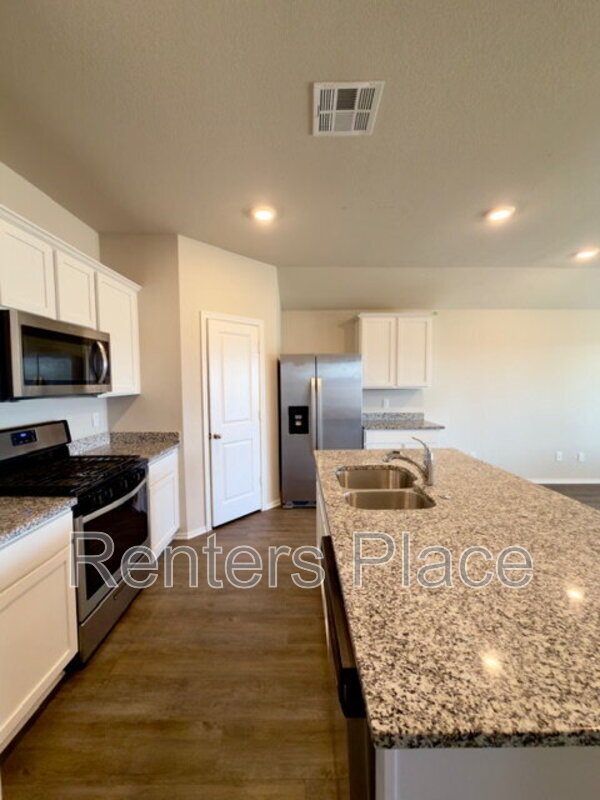 Building Photo - 14 Stonegate Dr