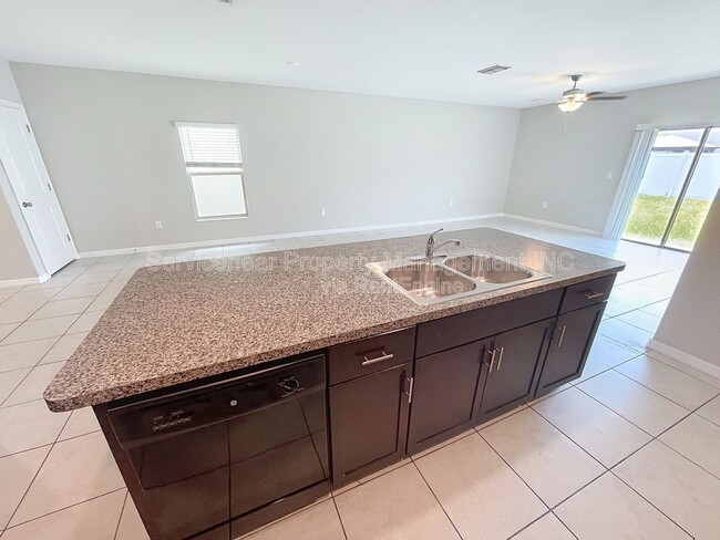 Building Photo - 3721 Daisy Bloom Pl