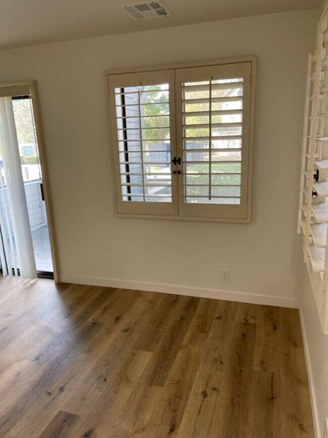 Building Photo - 85 Stenner St