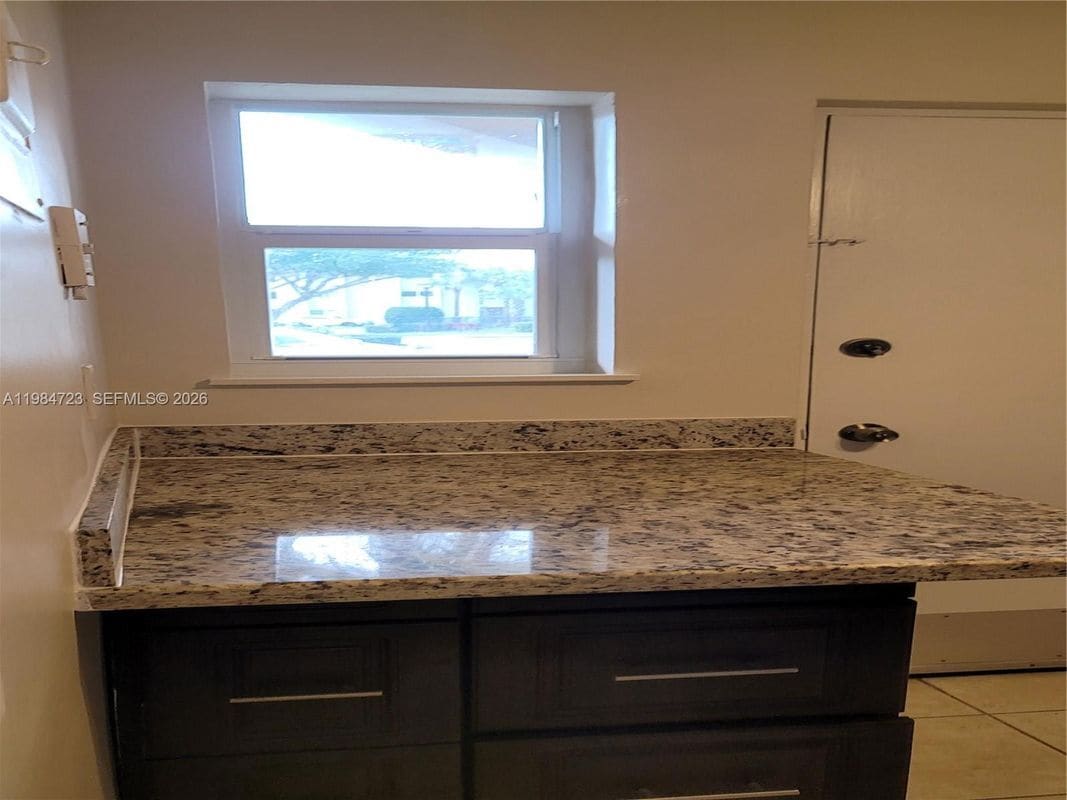 Building Photo - 7430 Miami Lakes Dr