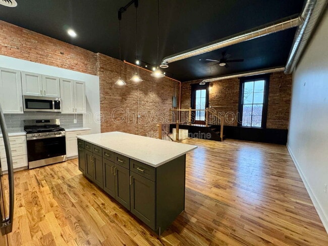 Building Photo - 209 W Main St