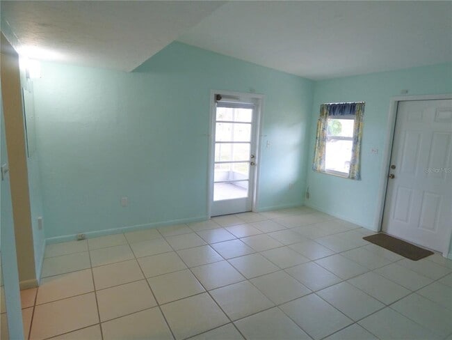Building Photo - 3372 Croton Terrace