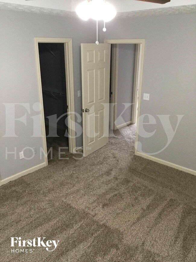 Building Photo - 715 Grove Pointe Cir