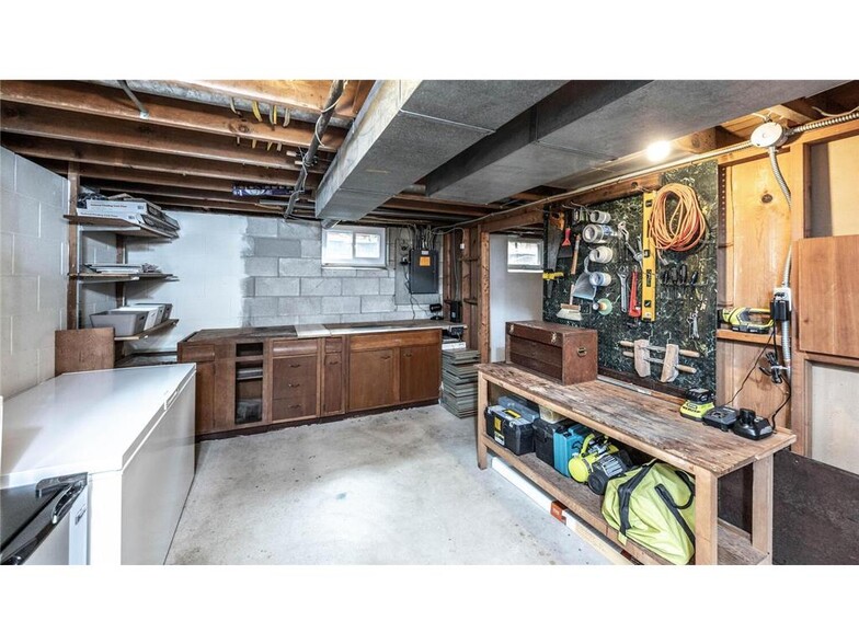Building Photo - 3917 W 109th St