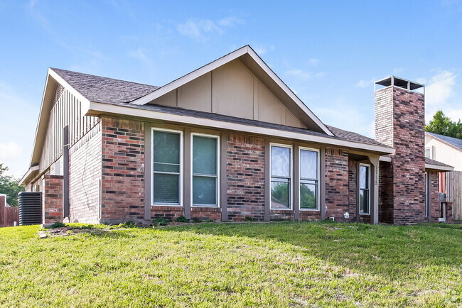 Building Photo - 1712 Choctaw Dr
