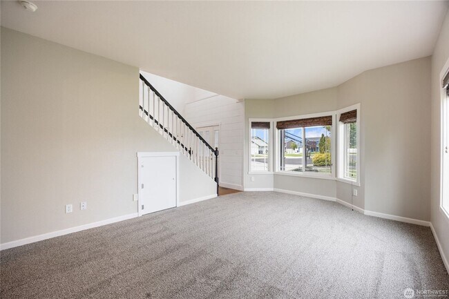 Building Photo - 4 bed, 3.5 bath home in cul-de-sac