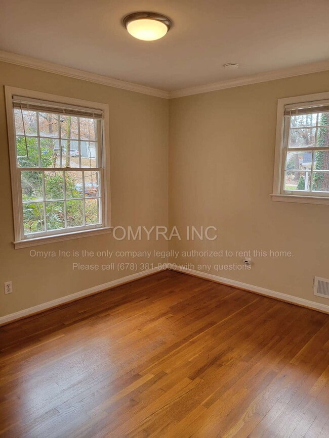 Building Photo - Lovely 4 Bedroom Home in Atlanta!