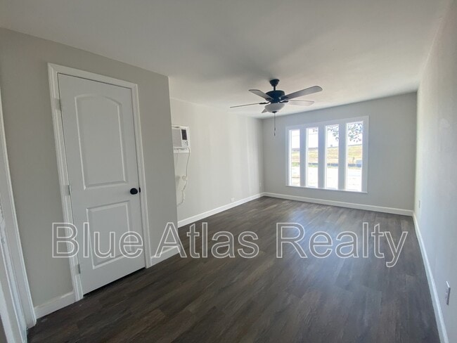 Building Photo - 1303 College St