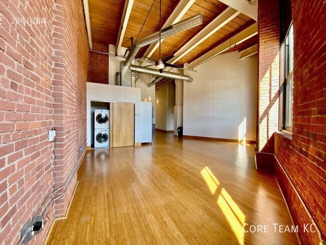 Building Photo - 382 W 22nd St