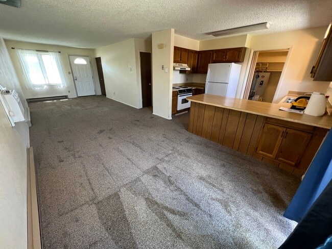 Building Photo - 1 Bedroom 1 Bath Townhouse in Great Neighborhood