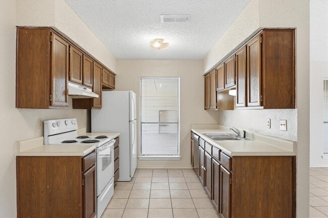 Building Photo - 405 Whitetail Dr