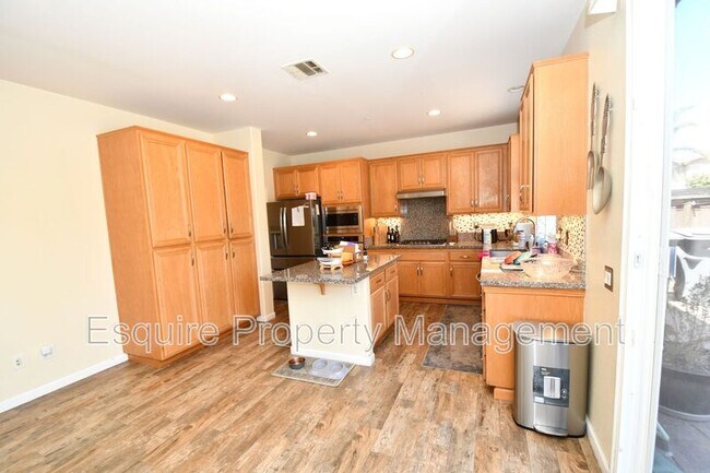Building Photo - 371 Huerta St
