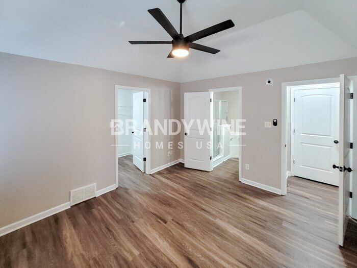 Building Photo - 10242 Evening Hill Dr