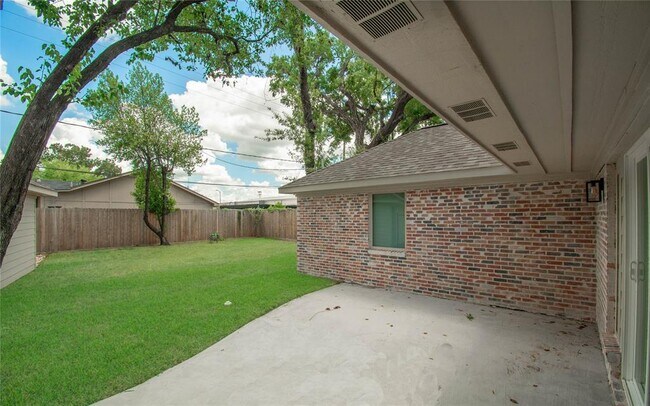 Building Photo - 6810 Northampton Way