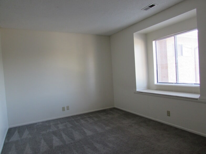 Building Photo - 517 28 1/2 Rd