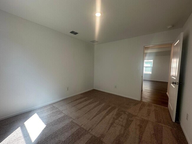 Building Photo - 453 Alamito Ave