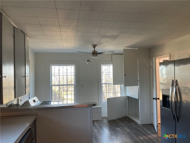 Building Photo - 111 W Fowler Ave