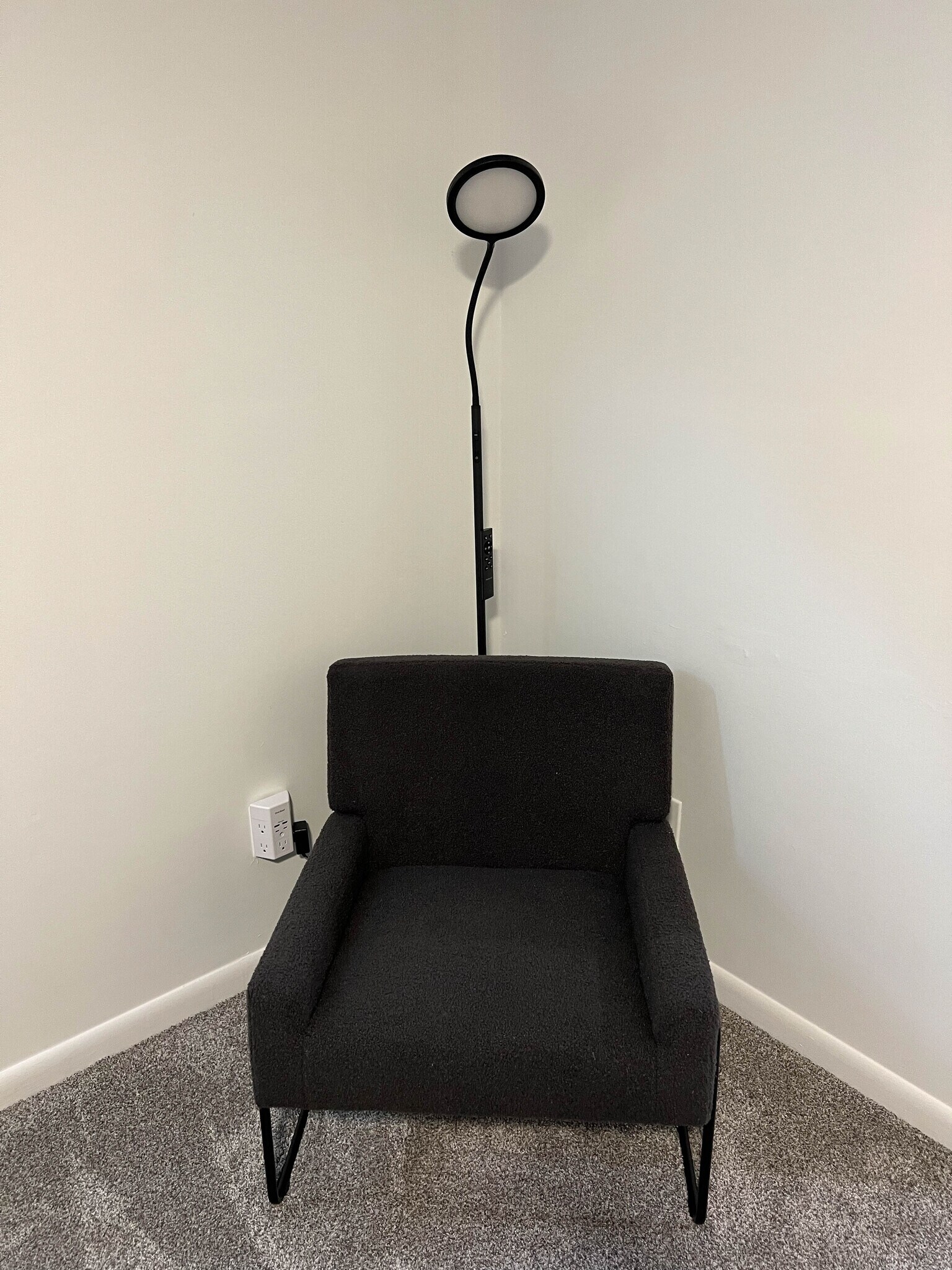 Reading Chair - 508 Wellham Ave