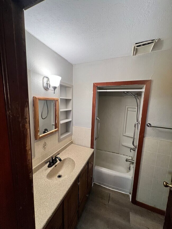 Building Photo - 3 Bedroom House!!!!