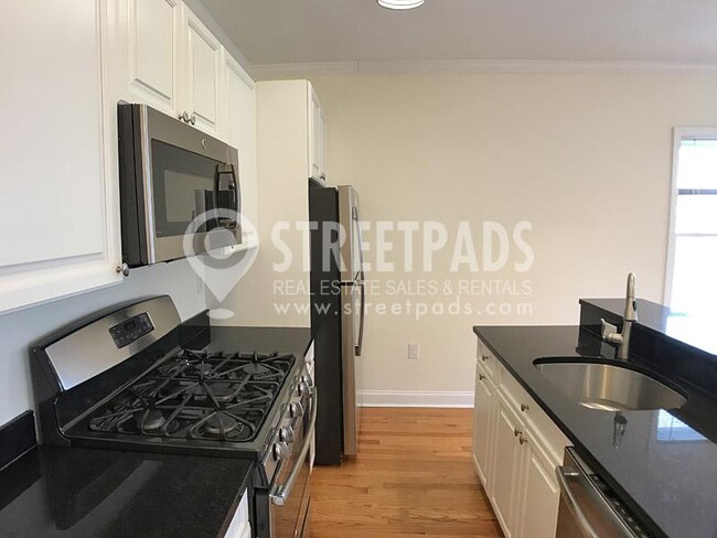 Building Photo - 3 bedroom in Cambridge MA 02138