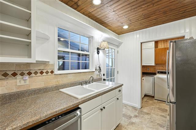 Building Photo - 644 Bellaire Dr