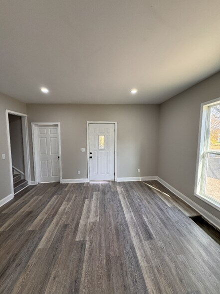 Building Photo - 541 W Auburn Ave