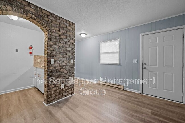 Building Photo - 1215 Mosstree Rd