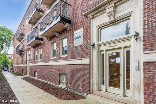 Building Photo - 4210 S King Dr