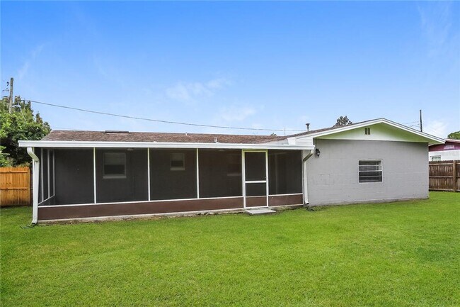 Building Photo - 6923 Yucatan Dr